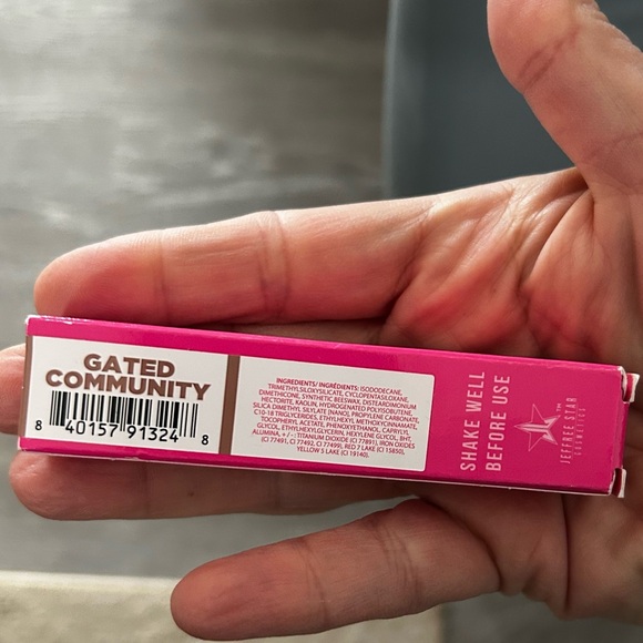 Gated Community Velour Liquid Lipstick by Jeffree Star, New in Box - Picture 3 of 4